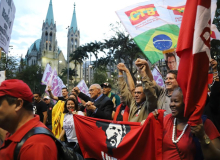 Sindicalistas e militantes caminham em SP e falam porque votar no PT