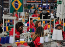 Bolsonaro quer mulheres trabalhando ainda mais para se aposentar ganhando menos