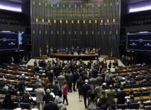 Oposição derrota Temer e atrasa mudança da meta fiscal