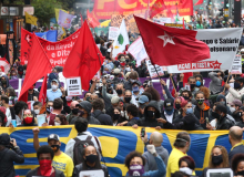 Milhares vão às ruas em SP e Porto Alegre pela democracia e contra o racismo
