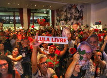 Militância pede justiça a Lula no aniversário da Declaração dos Direitos Humanos