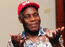 Enfrentar o racismo é questão central da democracia, diz Danny Glover