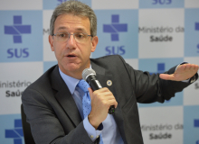 Dilma demite Arthur Chioro, ministro da Saúde