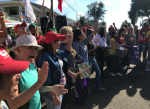 “Bom dia, presidente!” desta quinta é cantado por mulheres do acampamento