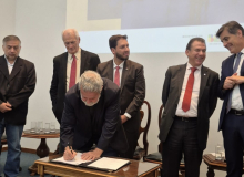 CUT participa de assinatura de pacto para ampliar direitos nos grandes eventos