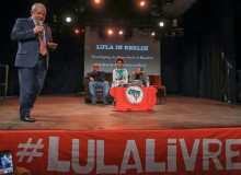 Em Berlim, Lula pede povo nas ruas pelos interesses do Brasil