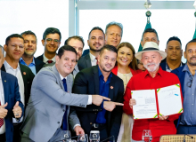Lula recebe CNTTL e anuncia R$ 21,2 bilhões para compra de caminhões e ônibus