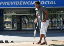 Precarização faz trabalhadores adoecidos não se afastarem com medo de demissão