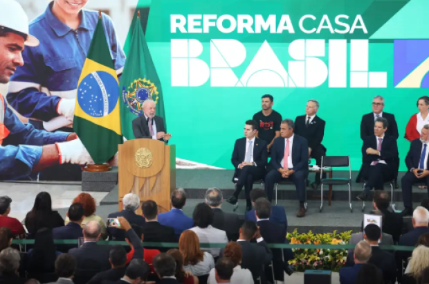 Lula lança programa de reforma de casas e defende ação para invisíveis