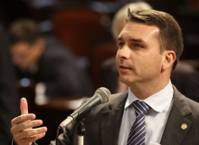 Ex-motorista de Flávio Bolsonaro movimentou R$ 1,2 milhão em sua conta, diz COAF