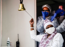 Na pandemia, bilionários aumentam fortuna e pobres pagam a conta