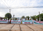 Atingidos pela Vale de Brumadinho ocupam linha férrea em Mário Campos (MG)
