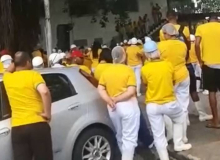 Frigorífico de MG obriga trabalhadores a vestir camisetas pró-Bolsonaro em evento