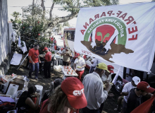 Vizinhos solidários fortalecem resistência no acampamento Lula Livre