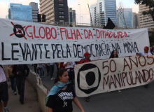 Ato em descomemoração dos 50 anos da Globo reune 500 pessoas