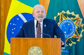 Líder sindical dá lição a bilionário sobre soberania e relações comerciais no mundo