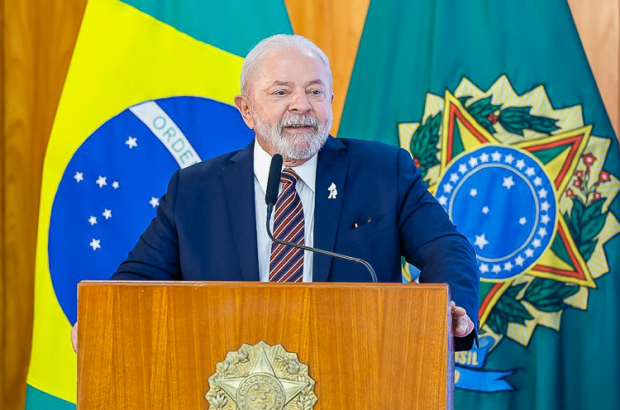 Líder sindical dá lição a bilionário sobre soberania e relações comerciais no mundo
