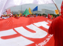 CUT e demais centrais sindicais realizam ato na Cedae e prepararam greve geral