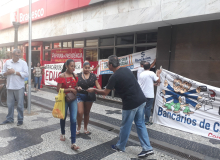 Bancários de Campos distribuem cartilha contra a reforma da Previdência