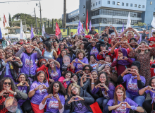 Mulheres CUTistas levam mensagens de amor e esperança a Lula