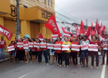 Aracaju, sem ônibus nem comércio, teve 10 mil nas ruas