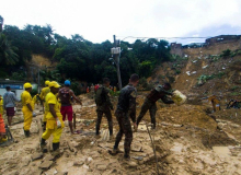 Sobe a 100 número de mortos por temporal em Pernambuco