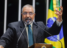 Senador apresenta Estatuto do Trabalho como contraponto à 'reforma' trabalhista