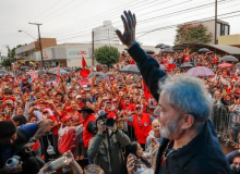 Fotos históricas autografadas por Lula vão a leilão em SP