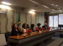 Manifesto de feministas defende STF democrático