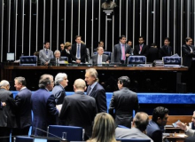 Desentendimento entre Cunha e Calheiros adia votação de veto