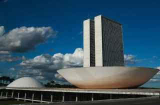 Após ameaças contra o governo, Câmara aprova tarifa social na conta de luz