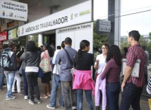 Reforma trabalhista reduziu renda, não gerou emprego e precarizou trabalho