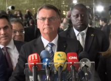 Bolsonaro aparece mais de 48 horas após Lula ser eleito, mas não reconhece derrota