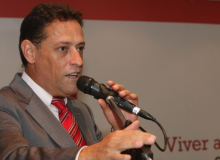 Coordenadora das Centrais Sindicais do Cone Sul homenageia Artur Henrique