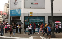 Desemprego tem alta no trimestre, mas recua no ano e renda cresce, mostra pesquisa