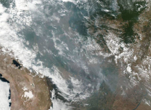 NASA divulga imagens de queimadas vistas do espaço e cita dados do INPE