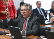 Padilha: Desprezados por Bolsonaro, ONU/OMS e SUS podem salvar Brasil do coronavírus