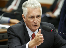 “Cada deputado precisa ser pressionado para que vote contra a PEC 32”