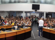 Servidores de Joinville e região suspendem paralisação e retomam estado de greve