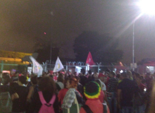 Lula chega à sede da PF, em SP. Em Congonhas centenas de apoiadores o aguardam