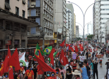 Em Recife, de máscaras e em três filas, população marcha pelo “Fora, Bolsonaro”