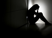 Pandemia de Covid-19 afeta mais saúde mental de mulheres e jovens