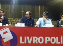 "Espero que a Constituição seja o livro de cabeceira de todos neste momento"