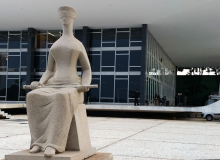 STF tem 2 votos para rejeitar recurso e manter condenação de Bolsonaro