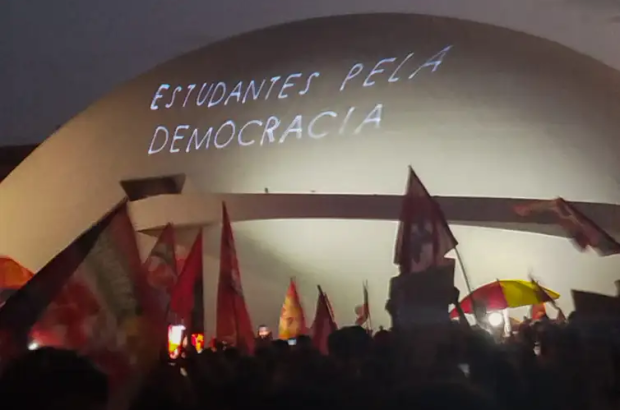 Nas ruas e nas redes, juventude defende a democracia e disputa o futuro do Brasil