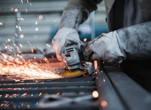 Produção industrial segue estável no ano. Para IBGE, juros altos inibem investimento