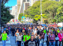 Trabalhadores da Fundação Casa em greve por reajuste  fazem passeata na Paulista
