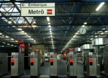Contra retirada de direitos, metroviários de SP aprovam greve a partir do dia 1º