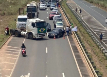 Veículos multados pela PRF em bloqueios  pertencem a prefeituras bolsonaristas