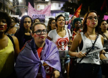 Um século para equiparar salário  de homens e mulheres